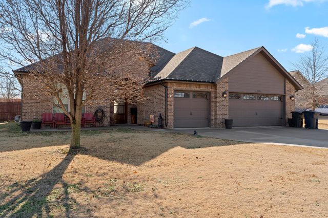 61521 E 266 Road, Grove, OK 74344