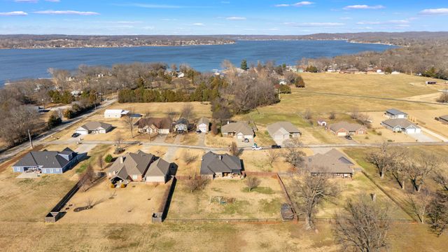61521 E 266 Road, Grove, OK 74344