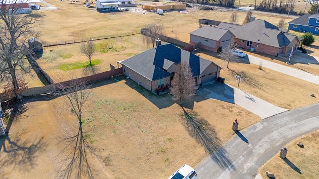 61521 E 266 Road, Grove, OK 74344