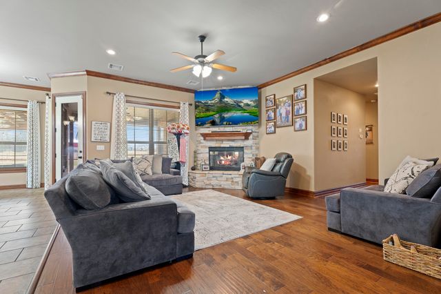 61521 E 266 Road, Grove, OK 74344