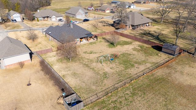 61521 E 266 Road, Grove, OK 74344