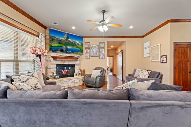 61521 E 266 Road, Grove, OK 74344