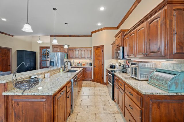 61521 E 266 Road, Grove, OK 74344