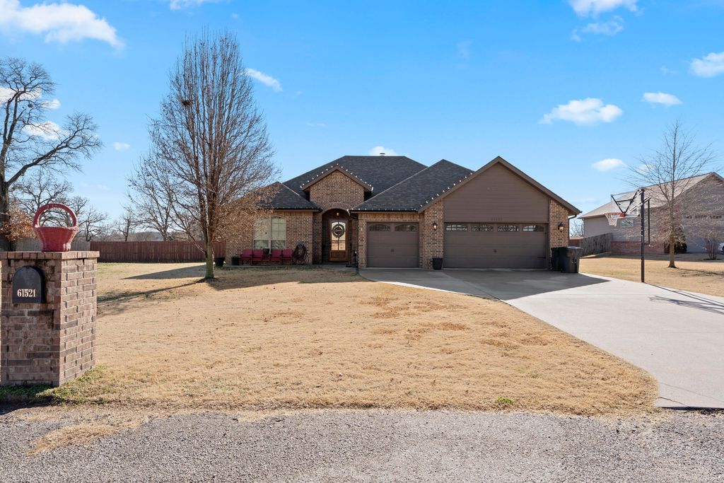 61521 E 266 Road, Grove, OK 74344