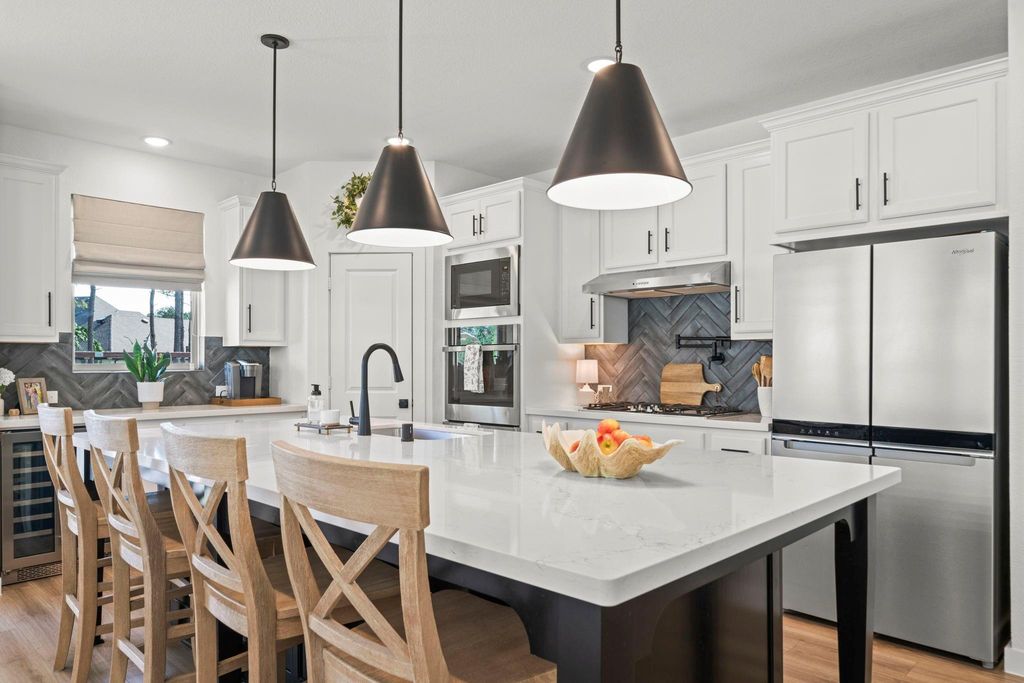 117 Hidden Peak Drive, Montgomery, TX 77316