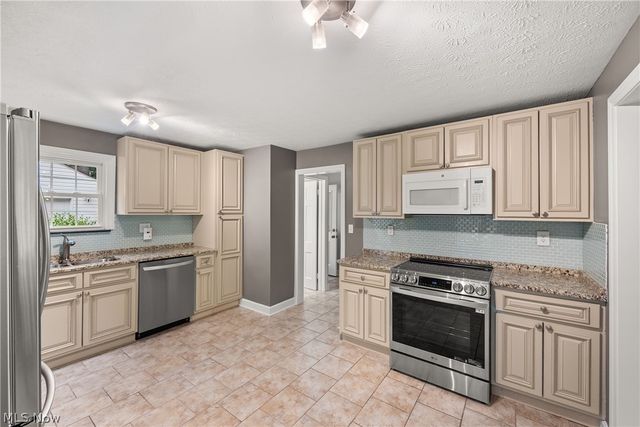 4025 Meadowbrook Boulevard, University Heights, OH 44118