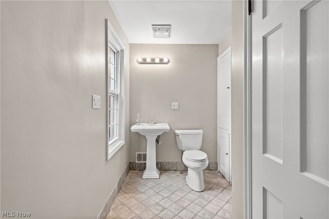 4025 Meadowbrook Boulevard, University Heights, OH 44118