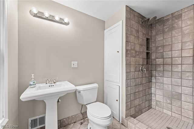 4025 Meadowbrook Boulevard, University Heights, OH 44118