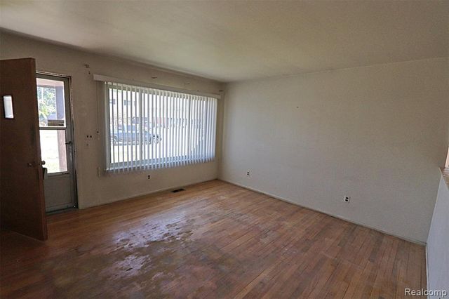38011 Ross Street, Livonia, MI 48154