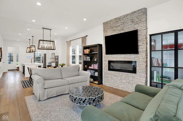 4760 Willow Road, Zionsville, IN 46077