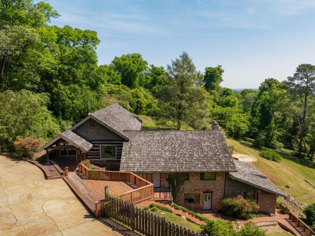 2910 Crest Terrace Drive, Chattanooga, TN 37404