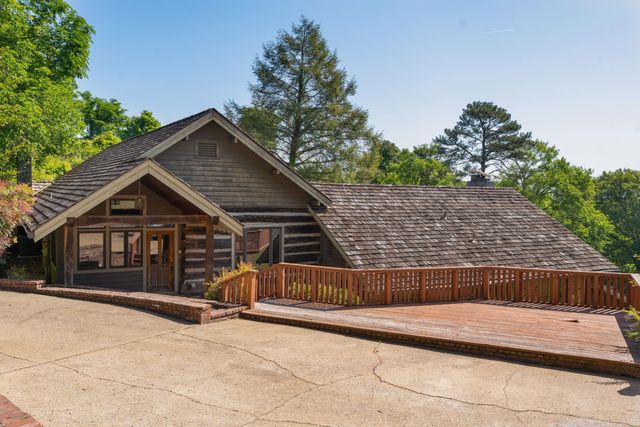 2910 Crest Terrace Drive, Chattanooga, TN 37404