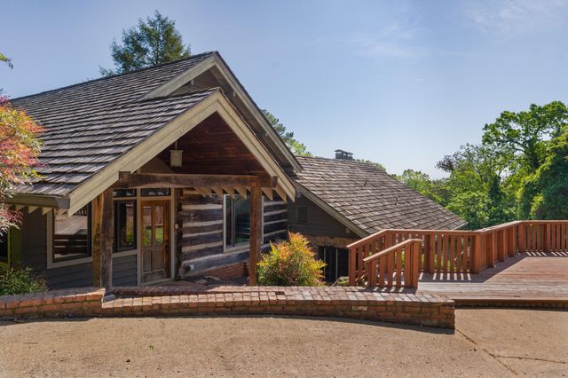 2910 Crest Terrace Drive, Chattanooga, TN 37404