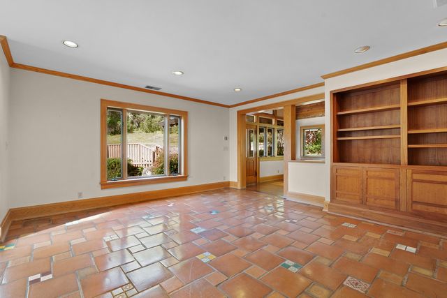 2910 Crest Terrace Drive, Chattanooga, TN 37404
