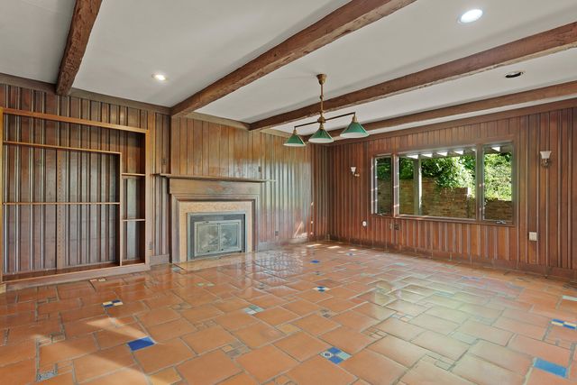 2910 Crest Terrace Drive, Chattanooga, TN 37404