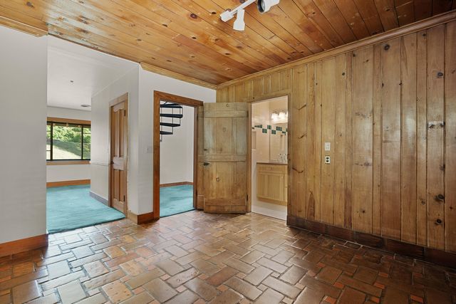 2910 Crest Terrace Drive, Chattanooga, TN 37404