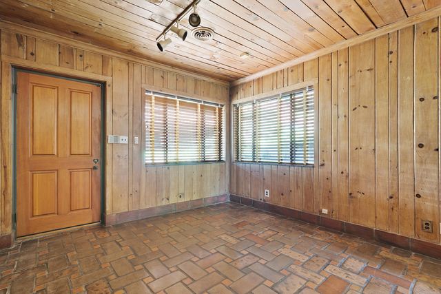 2910 Crest Terrace Drive, Chattanooga, TN 37404