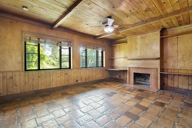 2910 Crest Terrace Drive, Chattanooga, TN 37404