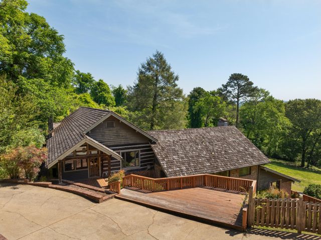 2910 Crest Terrace Drive, Chattanooga, TN 37404