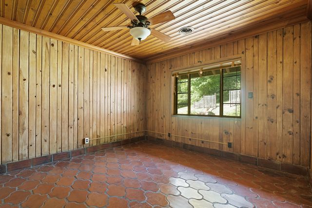 2910 Crest Terrace Drive, Chattanooga, TN 37404