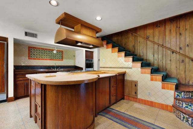 2910 Crest Terrace Drive, Chattanooga, TN 37404