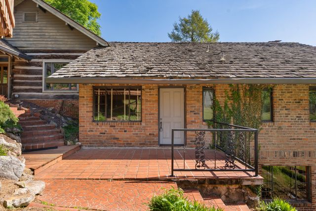 2910 Crest Terrace Drive, Chattanooga, TN 37404