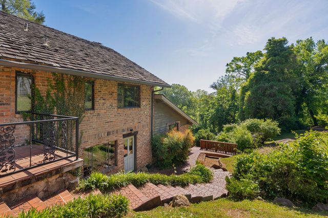 2910 Crest Terrace Drive, Chattanooga, TN 37404