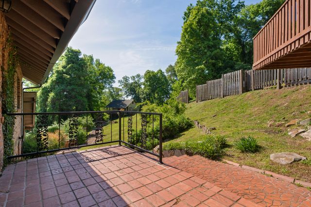 2910 Crest Terrace Drive, Chattanooga, TN 37404