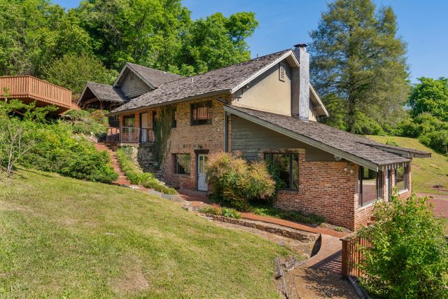 2910 Crest Terrace Drive, Chattanooga, TN 37404
