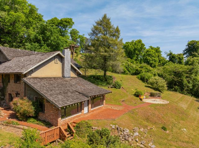 2910 Crest Terrace Drive, Chattanooga, TN 37404