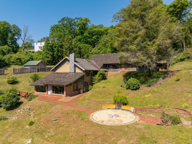2910 Crest Terrace Drive, Chattanooga, TN 37404