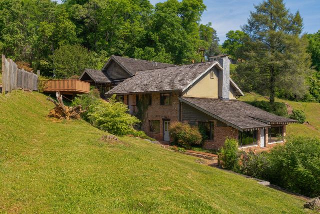 2910 Crest Terrace Drive, Chattanooga, TN 37404