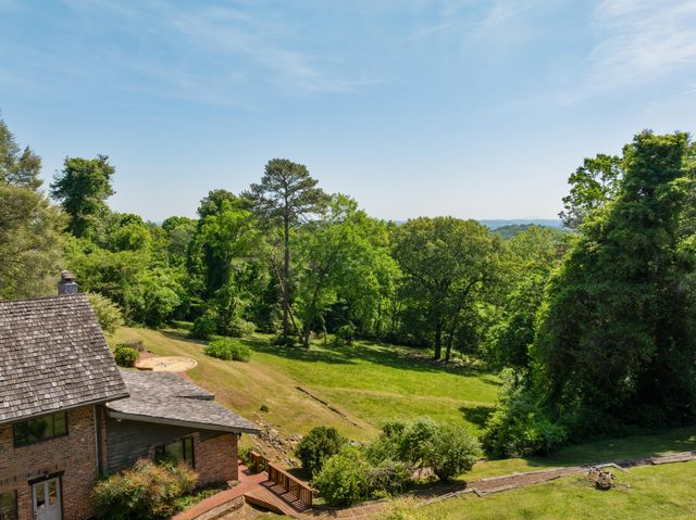 2910 Crest Terrace Drive, Chattanooga, TN 37404