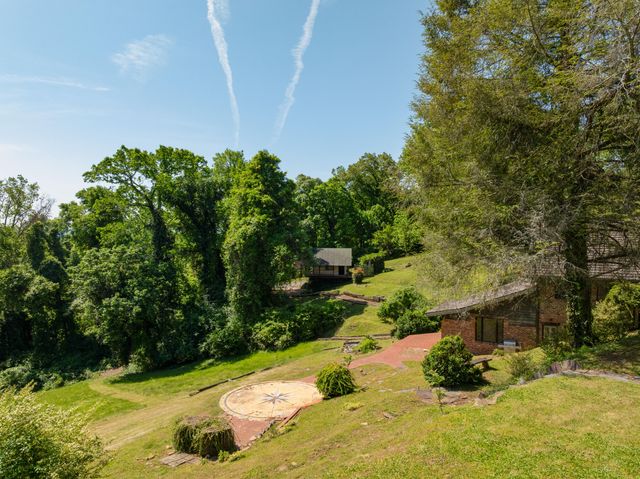 2910 Crest Terrace Drive, Chattanooga, TN 37404