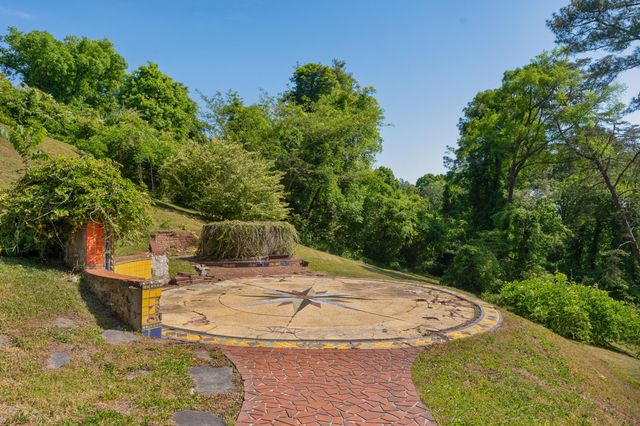 2910 Crest Terrace Drive, Chattanooga, TN 37404