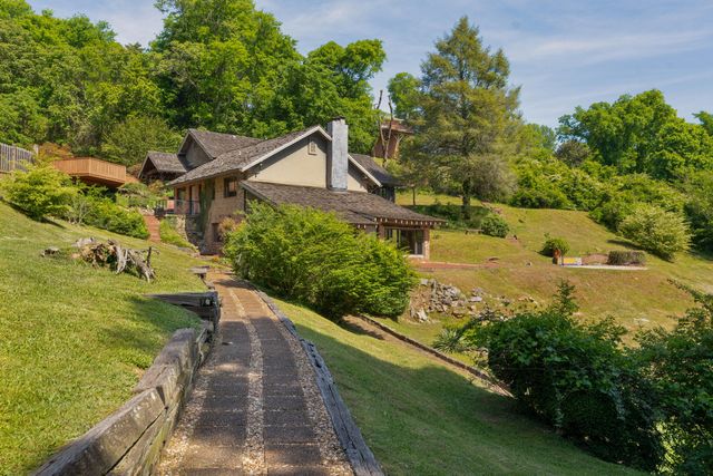 2910 Crest Terrace Drive, Chattanooga, TN 37404