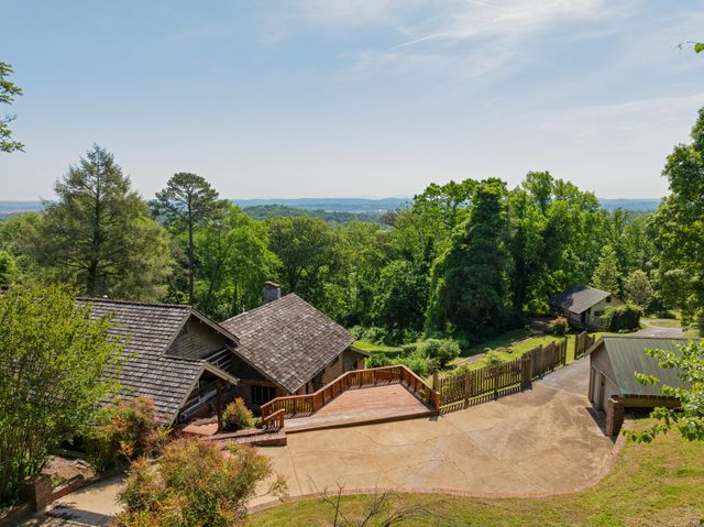 2910 Crest Terrace Drive, Chattanooga, TN 37404