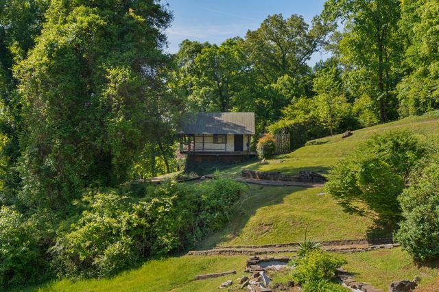 2910 Crest Terrace Drive, Chattanooga, TN 37404