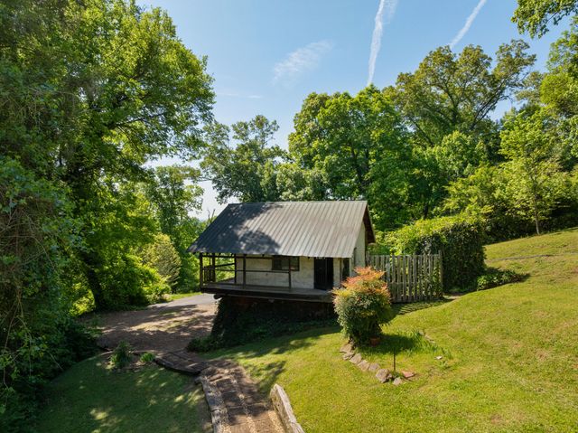 2910 Crest Terrace Drive, Chattanooga, TN 37404