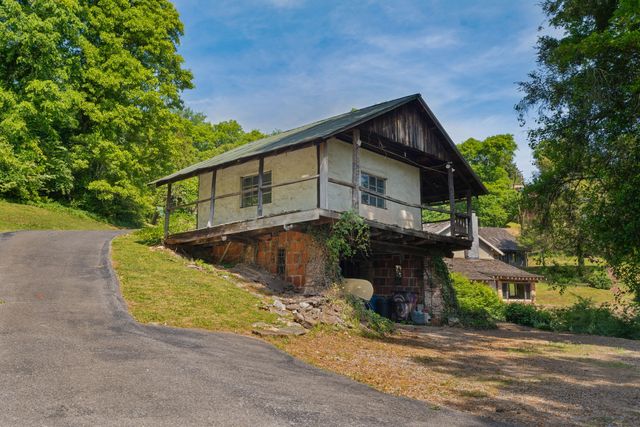 2910 Crest Terrace Drive, Chattanooga, TN 37404