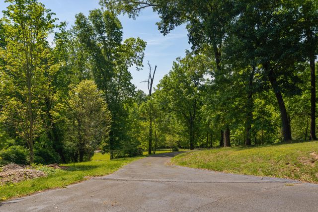 2910 Crest Terrace Drive, Chattanooga, TN 37404