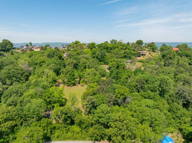 2910 Crest Terrace Drive, Chattanooga, TN 37404