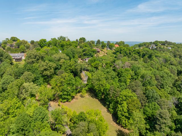 2910 Crest Terrace Drive, Chattanooga, TN 37404
