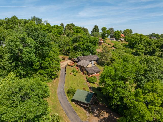 2910 Crest Terrace Drive, Chattanooga, TN 37404