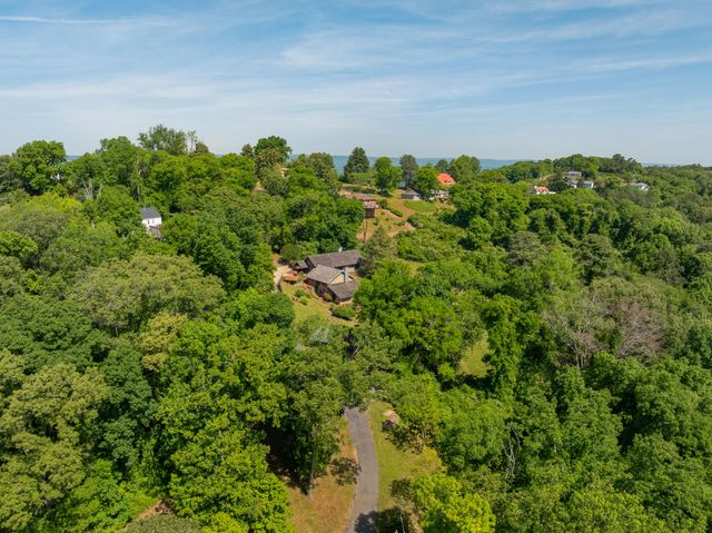 2910 Crest Terrace Drive, Chattanooga, TN 37404