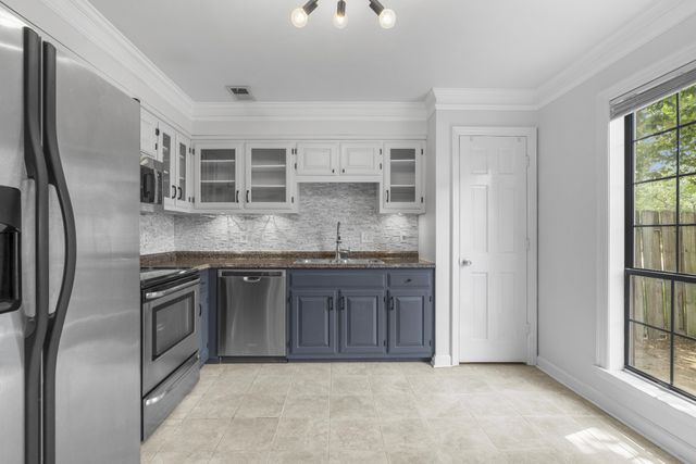 110 Academy Sq, Nashville, TN 37210