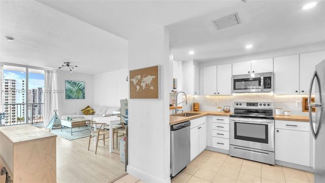 1250 S Miami Ave 1307, Miami, FL 33130