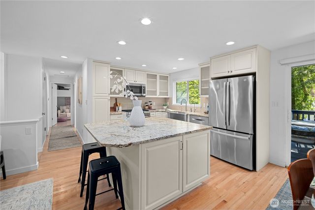3411 77th Place SE, Mercer Island, WA 98040