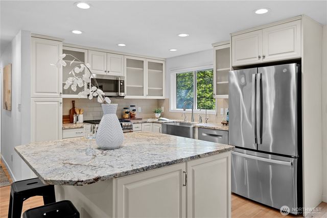 3411 77th Place SE, Mercer Island, WA 98040