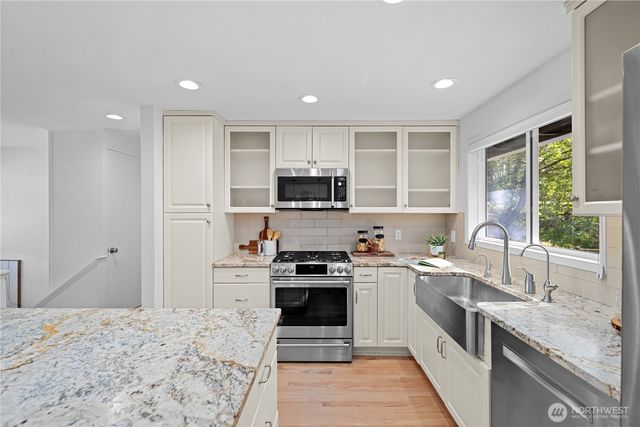 3411 77th Place SE, Mercer Island, WA 98040